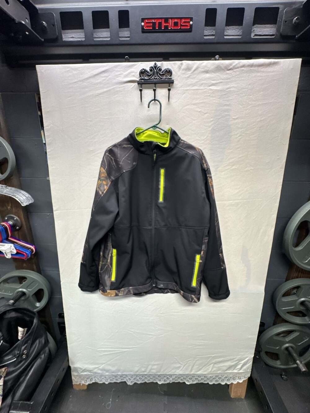 Yukon Gear Men's Softshell Camo and Black Full Zip Hunting Jacket